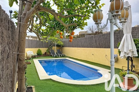 Kaupunkipientalo myytävänä Calafell, Tarragona, Espanja, 4 makuuhuonetta, 182 m2 No. 152568 - kuva 21