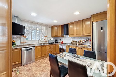 Kaupunkipientalo myytävänä Calafell, Tarragona, Espanja, 4 makuuhuonetta, 182 m2 No. 152568 - kuva 4