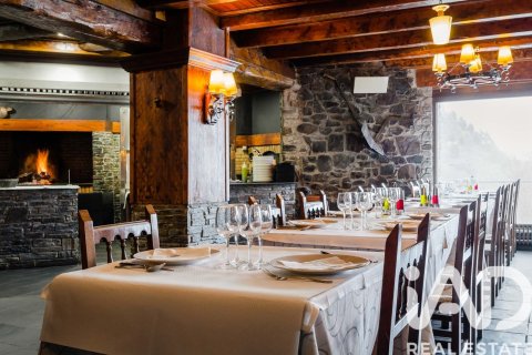 Propiedad comercial en venta en Lérida, España 4716 m2 No. 152570 - foto 8