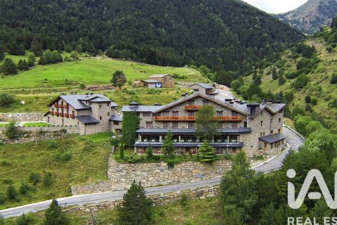 Commercial property à Lleida, Espagne 4716 m2 No. 152570