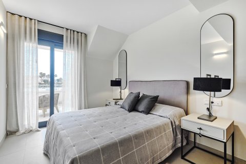 Bungalowi myytävänä Torrevieja, Alicante, Espanja, 2 makuuhuonetta, 83 m2 No. 76987 - kuva 14