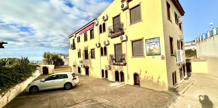 Hotel in Ayamonte, Huelva, Spain 25 bedrooms, 870 sq.m. No. 152967