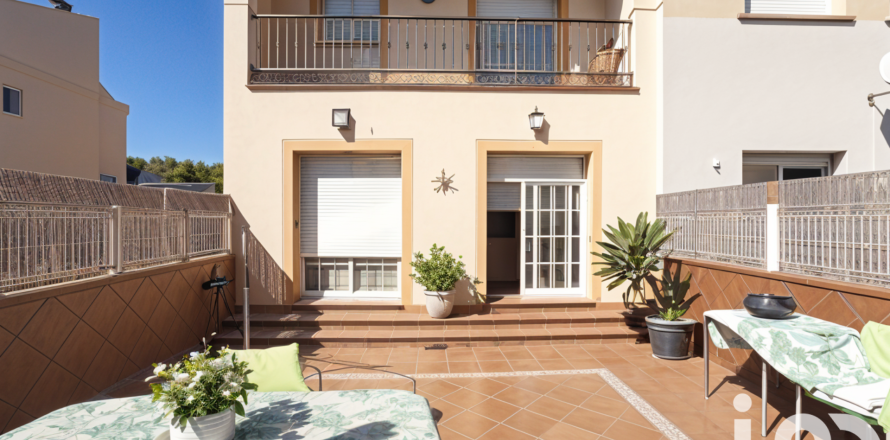 Kamienica w El Vendrell, Tarragona, Hiszpania 4 sypialnie, 247 mkw. nr 152966