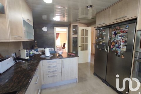 Kamienica w El Vendrell, Tarragona, Hiszpania 4 sypialnie, 247 mkw. nr 152966 – zdjęcie 11