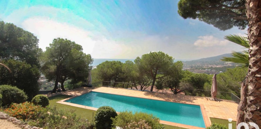 Māja Cabrils, Barcelona, Spānijā 6 istabas, 689 m2 Nr. 152968