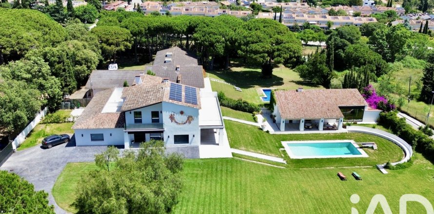 Talo Sant Andreu de Llavaneres, Barcelona, Espanja 8 makuuhuonetta, 2800 m2 No. 152962