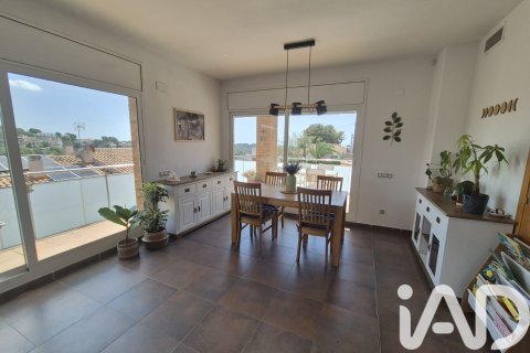 Casa in vendita a Cubelles, Barcelona, Spagna 4 camere da letto, 285 mq. N° 172207 - foto 12