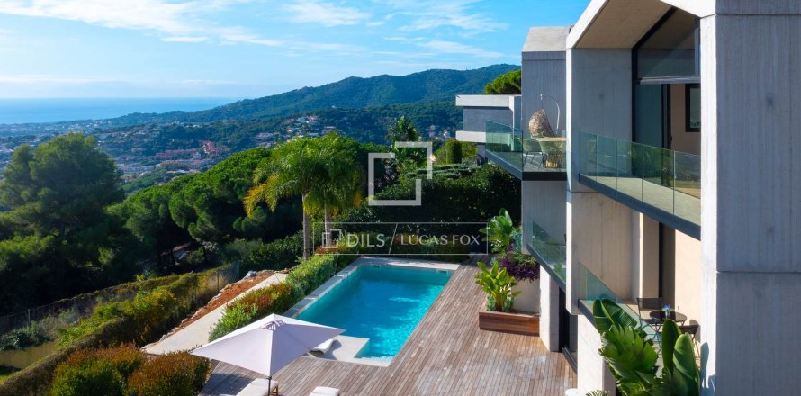 Villa in Cabrils, Barcelona, Spain 5 bedrooms, 712 sq.m. No. 161449