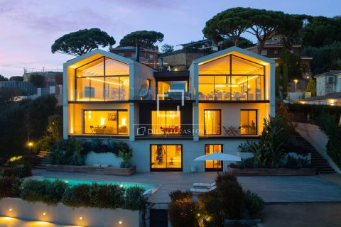 Villa for sale in Cabrils, Barcelona, Spain 5 bedrooms, 712 sq.m. No. 161449 - photo 2