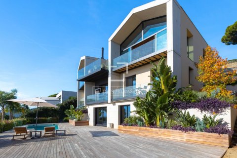 Villa for sale in Cabrils, Barcelona, Spain 5 bedrooms, 712 sq.m. No. 161449 - photo 28