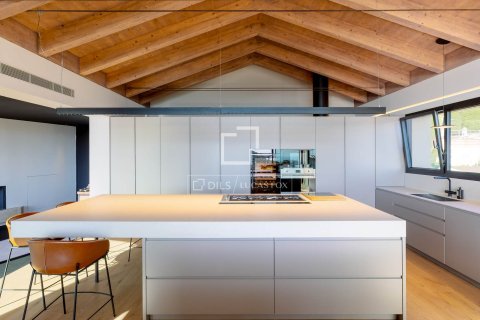 Villa for sale in Cabrils, Barcelona, Spain 5 bedrooms, 712 sq.m. No. 161449 - photo 11