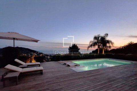 Villa for sale in Cabrils, Barcelona, Spain 5 bedrooms, 712 sq.m. No. 161449 - photo 3