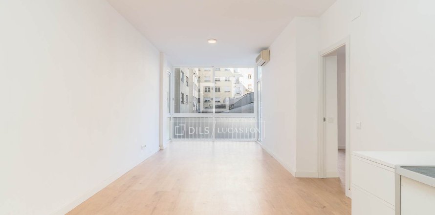 Lägenhet i Barcelona, Spanien 3 sovrum, 95 kvm. Nr. 161451