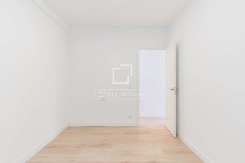 Lägenhet till salu i Barcelona, Spanien 3 sovrum, 95 kvm. Nr. 161451 - foto 21