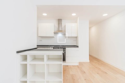 Lägenhet till salu i Barcelona, Spanien 3 sovrum, 95 kvm. Nr. 161451 - foto 24