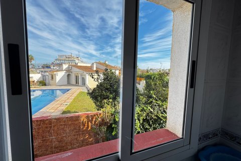 Villa till salu Punta Prima, Alicante, Spanien 5 sovrum, 200 kvm. Nr. 118983 - foto 15