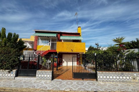 Villa till salu Punta Prima, Alicante, Spanien 5 sovrum, 200 kvm. Nr. 118983 - foto 4