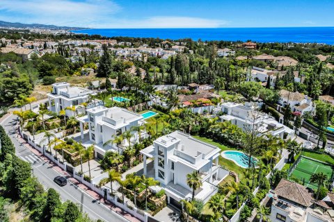Willa w Marbella, Malaga, Hiszpania 6 sypialni, 647 mkw. nr 176092 – zdjęcie 12