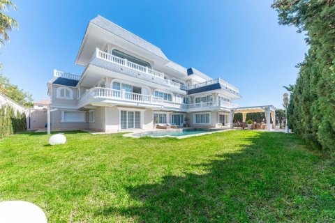 Продажа виллы в Аликанте, Испания 7 спален, 1126м2 №145329 - фото 30