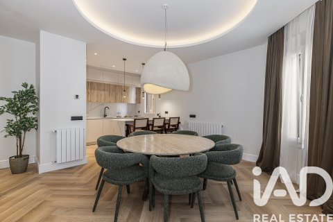 Apartamento en venta en Madrid, España 3 dormitorios, 192 m2 No. 172528 - foto 6