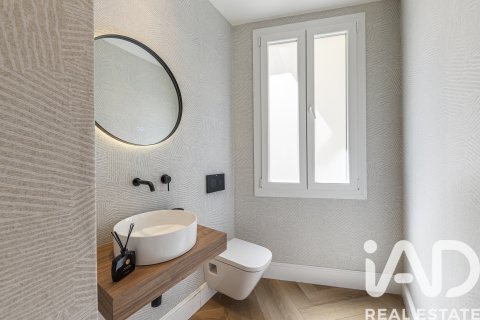 Apartamento en venta en Madrid, España 3 dormitorios, 192 m2 No. 172528 - foto 12