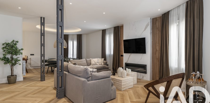 Apartamento en Madrid, España 3 dormitorios, 192 m2 No. 172528