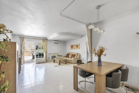 Apartment for sale in Guardamar del Segura, Alicante, Spain 2 bedrooms, 112 sq.m. No. 194841 - photo 10
