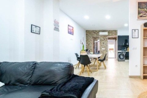Apartment for sale in Alicante, Spain 4 bedrooms, 134 sq.m. No. 194838 - photo 3