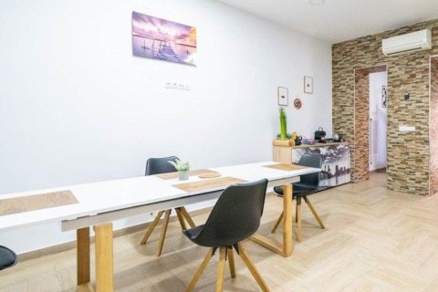 Apartment for sale in Alicante, Spain 4 bedrooms, 134 sq.m. No. 194838 - photo 8