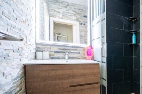 Apartment for sale in Alicante, Spain 4 bedrooms, 134 sq.m. No. 194838 - photo 29