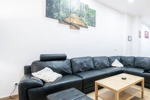 Apartment for sale in Alicante, Spain 4 bedrooms, 134 sq.m. No. 194838 - photo 2