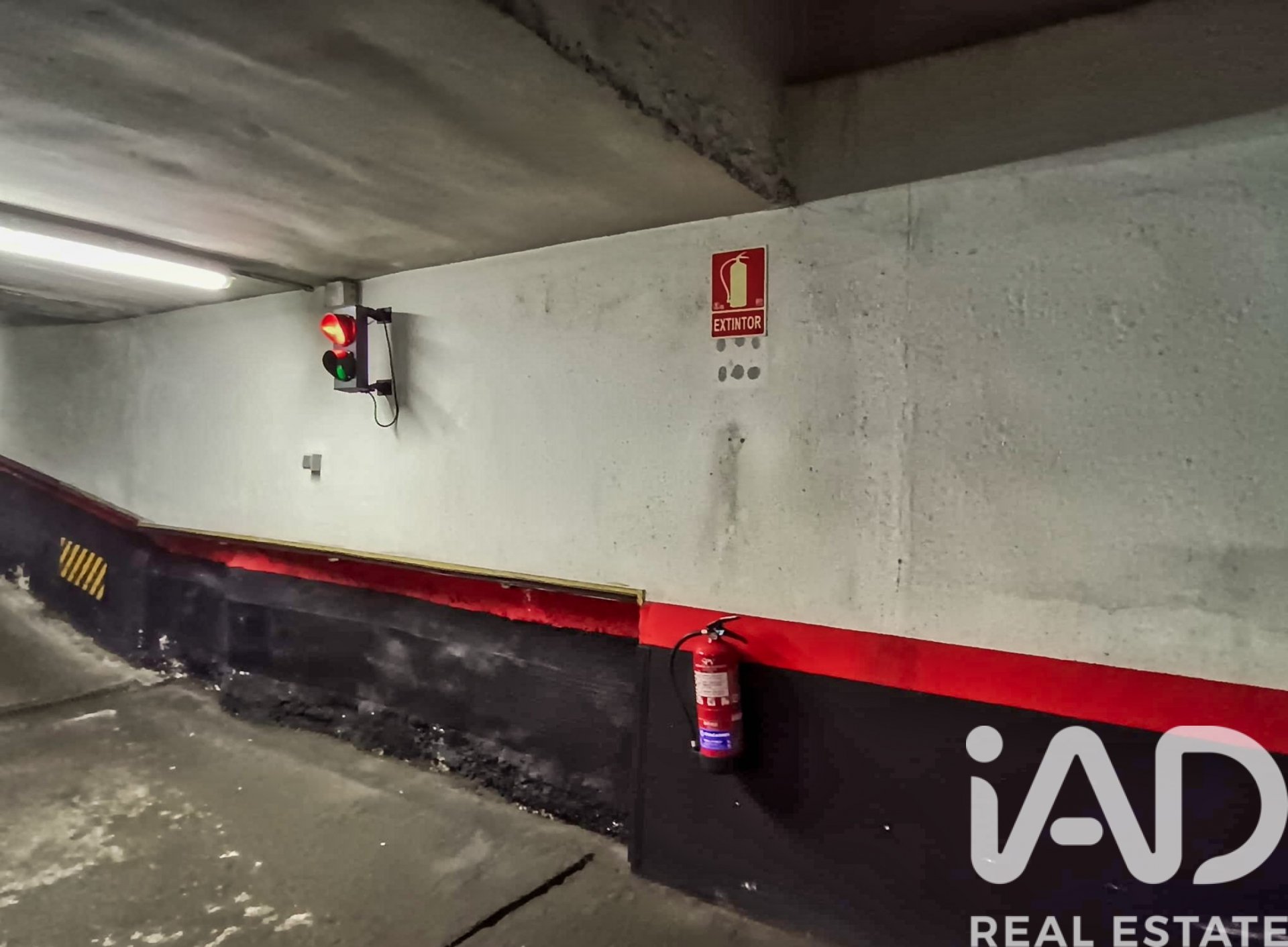 Garage in Madrid, Spain 4 sq.m. No. 185368