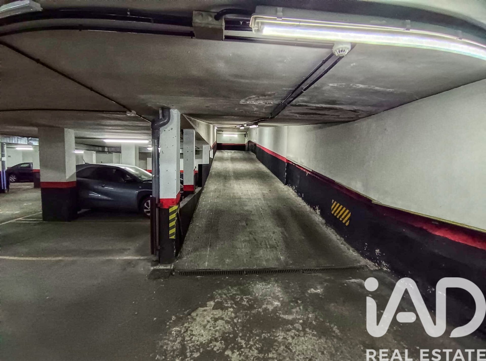 Garage in Madrid, Spain 4 sq.m. No. 185368