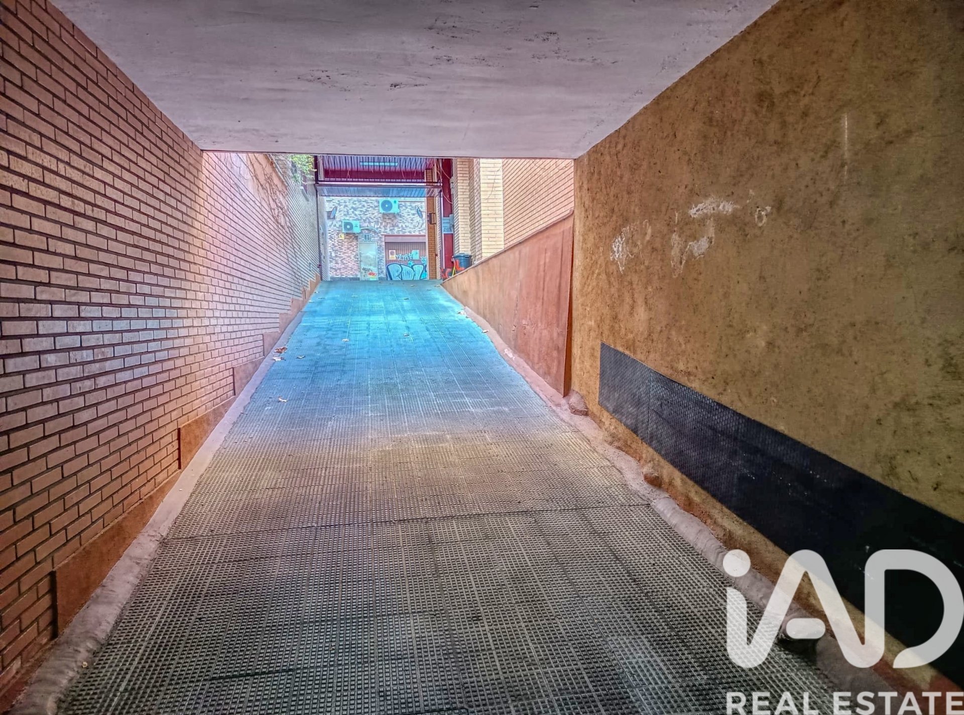 Garage in Madrid, Spain 4 sq.m. No. 185368