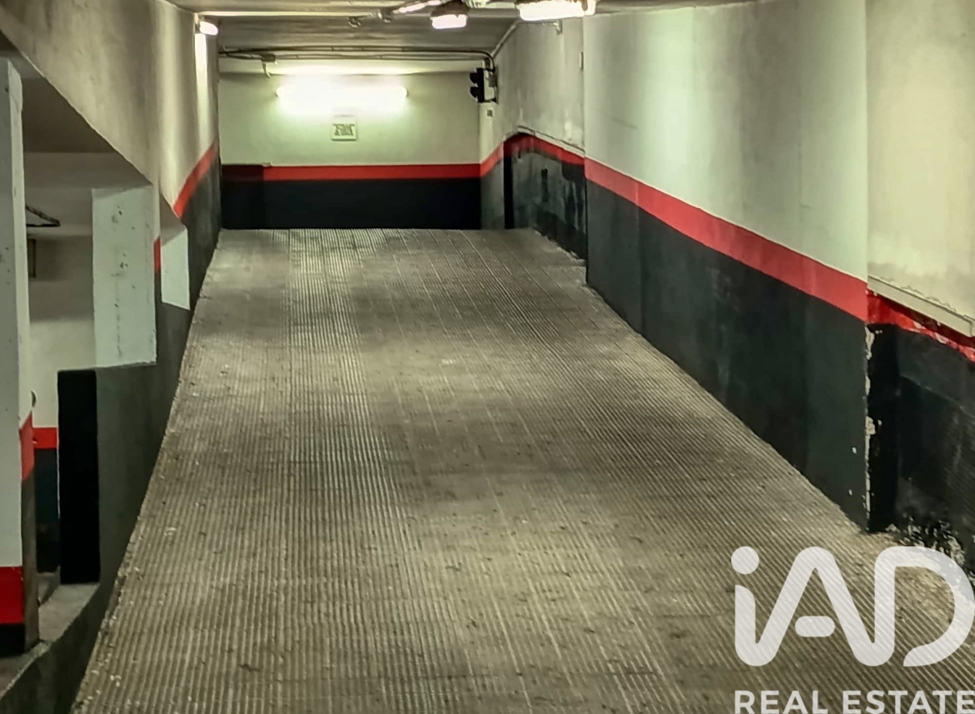 Garage in Madrid, Spain 4 sq.m. No. 185368