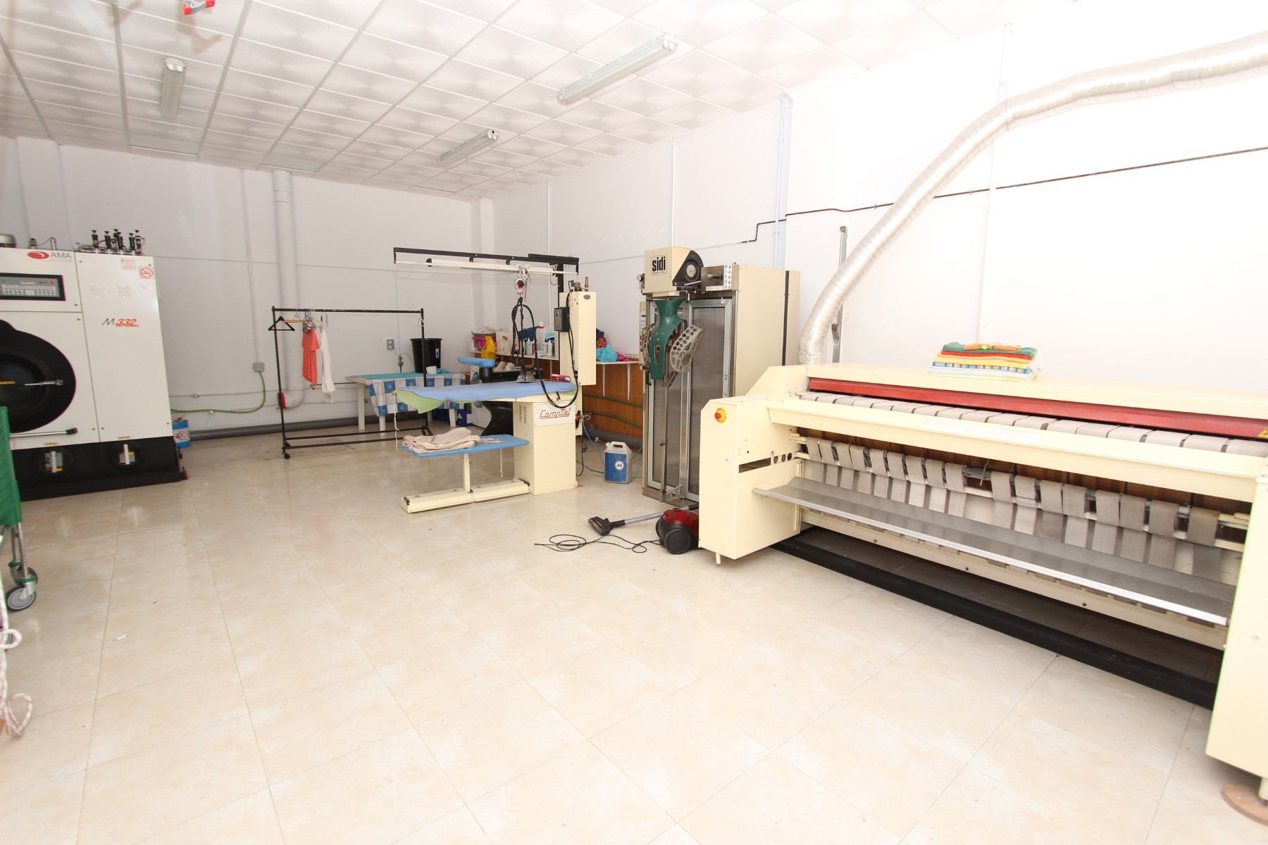 Propiedad comercial en La Marina, Alicante, España 60 m2 No. 183924