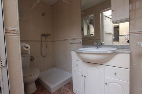Apartment for sale in Guardamar del Segura, Alicante, Spain 3 bedrooms, 72 sq.m. No. 183920 - photo 16