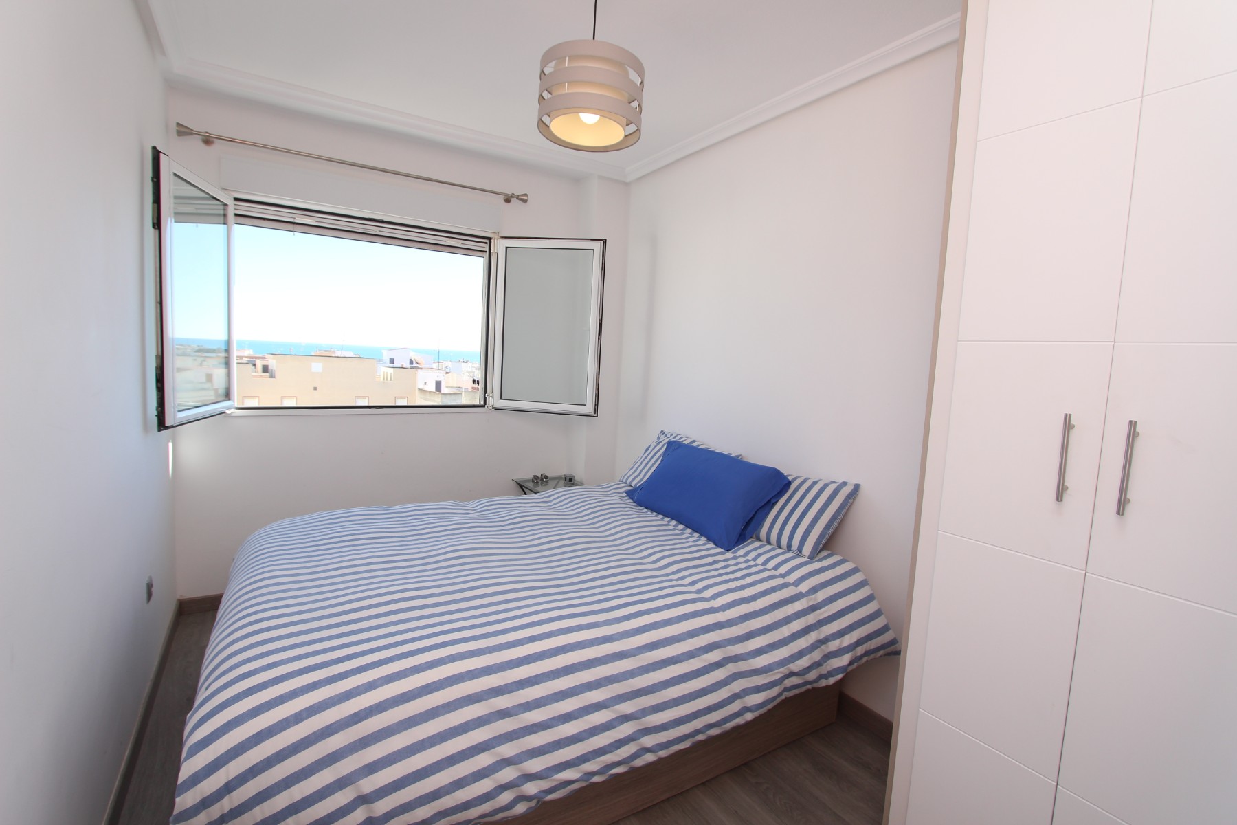 Apartamento en Guardamar del Segura, Alicante, España 4 dormitorios, 139 m2 No. 183923