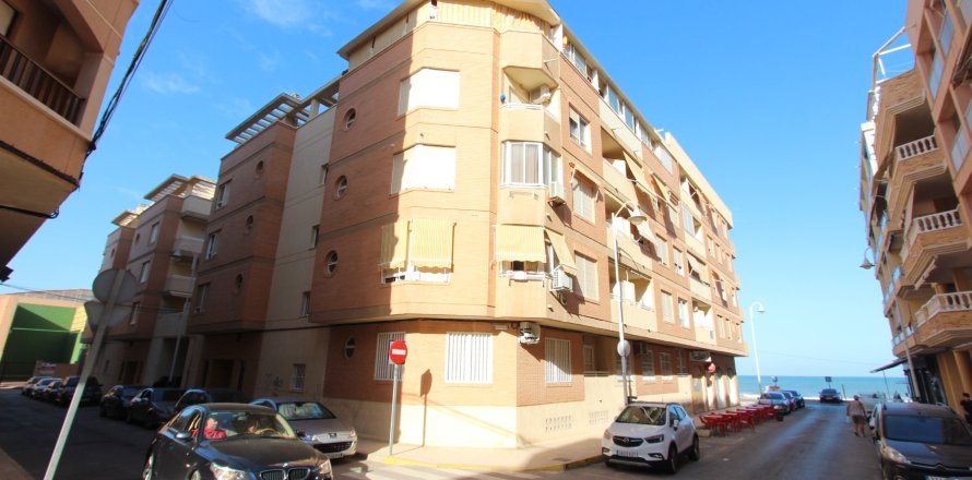 Retail store in Guardamar del Segura, Alicante, Spain 1 bedroom, 50 sq.m. No. 183922