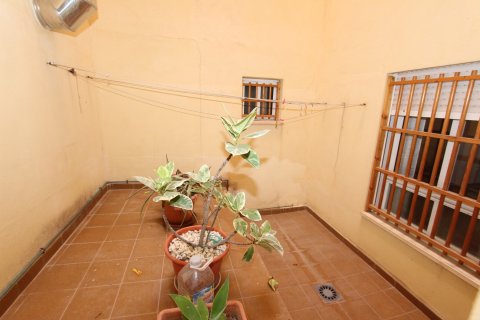 Retail store for sale in Guardamar del Segura, Alicante, Spain 1 bedroom, 50 sq.m. No. 183922 - photo 9