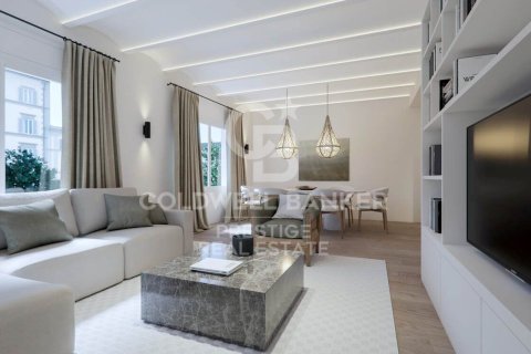Apartamento en venta en Barcelona, España 4 dormitorios, 150 m2 No. 160002 - foto 2