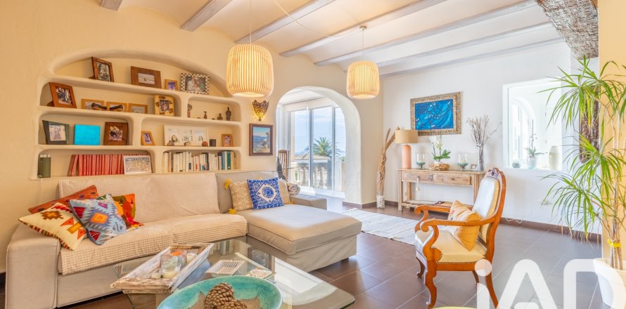 Casa a Teulada, Alicante, Spagna 4 camere da letto, 495 mq. N° 152359