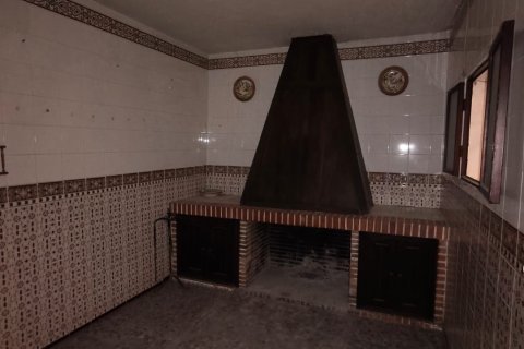 Villa en venta en Lora del Río, Sevilla, España 3 dormitorios, 235 m2 No. 188407 - foto 4