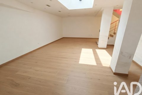 Продажа коммерческой недвижимости в Леон, Испания 2 спальни, 136м2 №188406 - фото 3