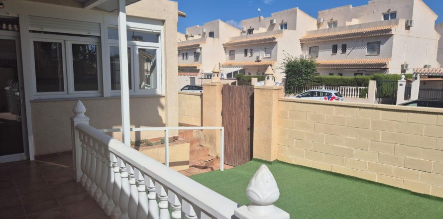 Townhouse La Zenia, Alicante, Espagne 3 chambres, 90 m2 No. 137780