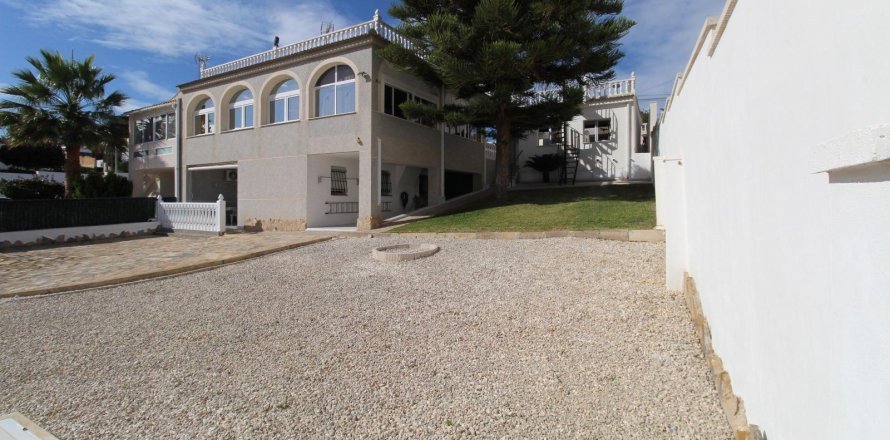 Villetta a schiera a Los Balcones, Alicante, Spagna 5 camere da letto, 230 mq. N° 190322