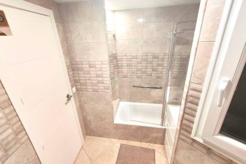 Apartamento en alquiler en Alicante, España 3 dormitorios, 85 m2 No. 166029 - foto 4