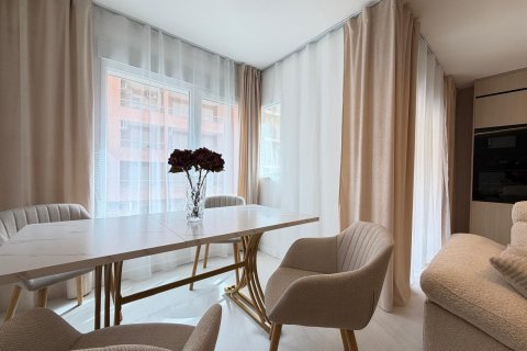 Huoneisto myytävänä Torrevieja, Alicante, Espanja, 4 makuuhuonetta, 107 m2 No. 166028 - kuva 11