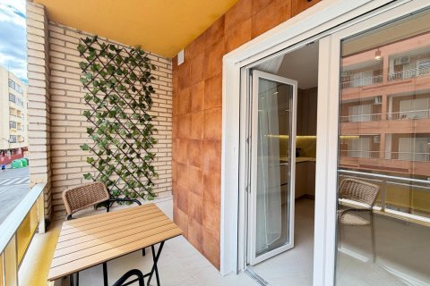 Huoneisto myytävänä Torrevieja, Alicante, Espanja, 4 makuuhuonetta, 107 m2 No. 166028 - kuva 27