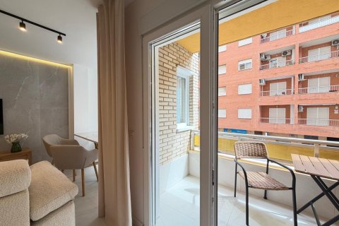 Huoneisto myytävänä Torrevieja, Alicante, Espanja, 4 makuuhuonetta, 107 m2 No. 166028 - kuva 24